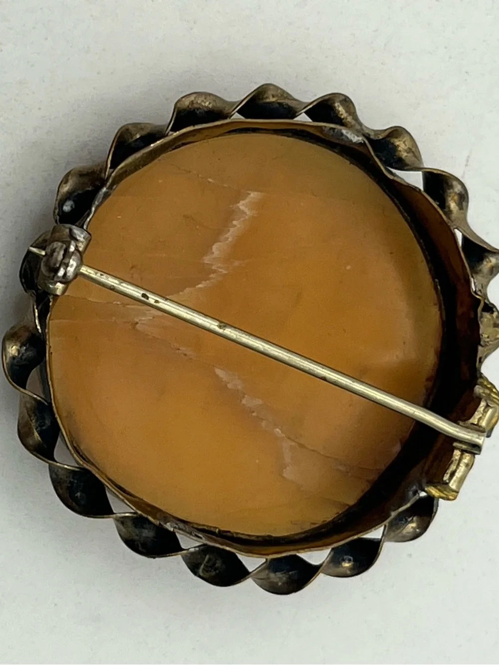 Victorian round carved shell Cameo landscape cottage gold tone brooch pin
